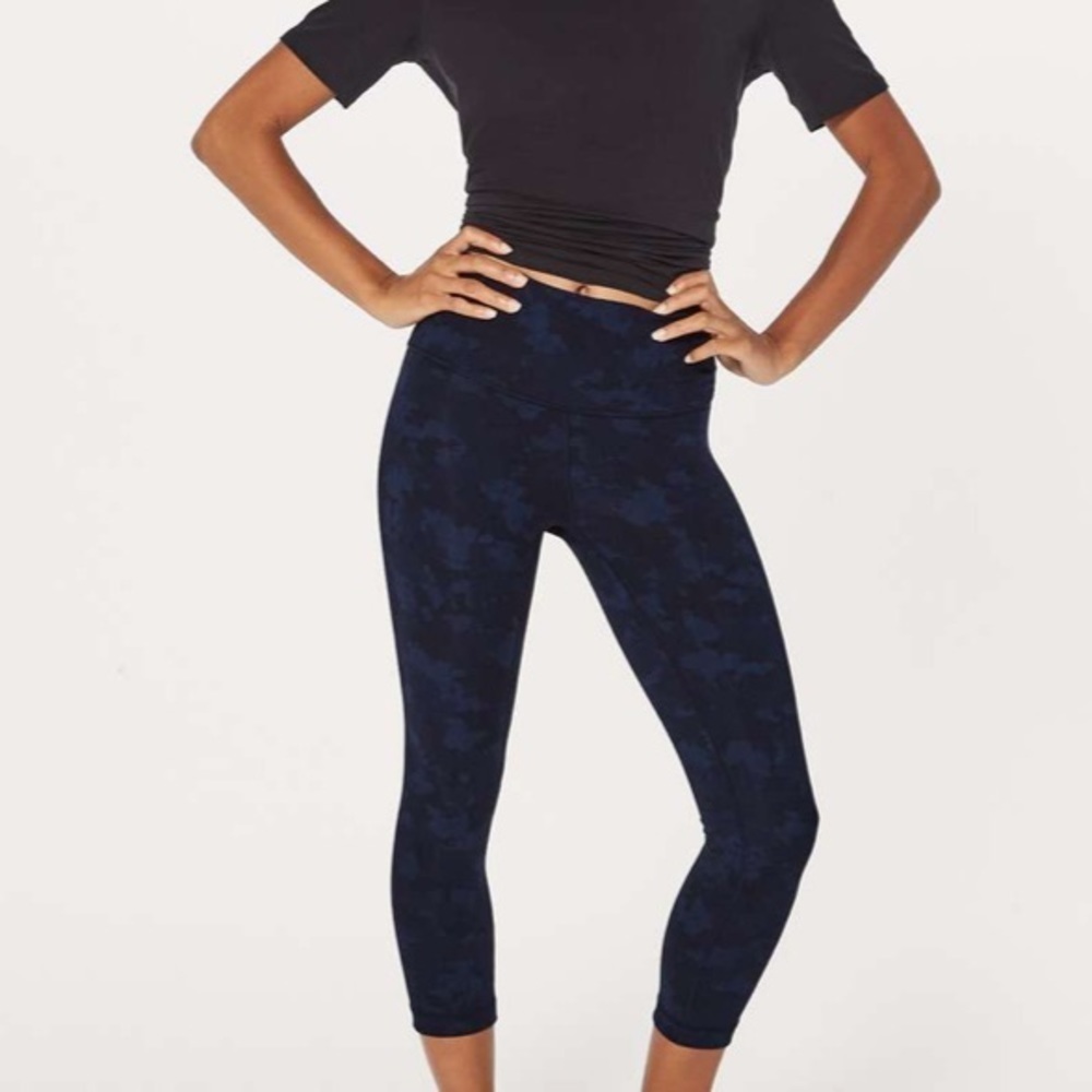 Lululemon Wunder Under Crop
Camouflaged Midnight Navy Black